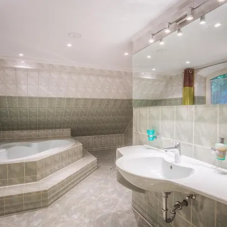 J1 Idyllisches Mit Seeblick Nyaraló *