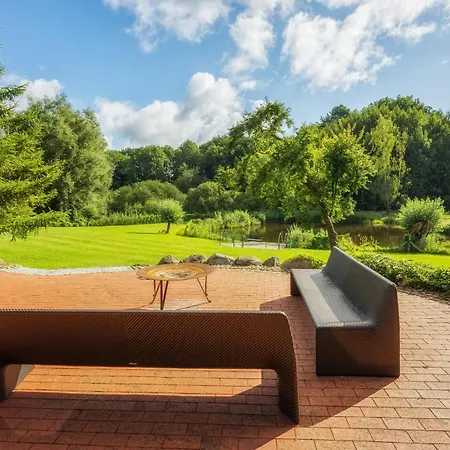 J1 Idyllisches Mit Seeblick Jülchendorf