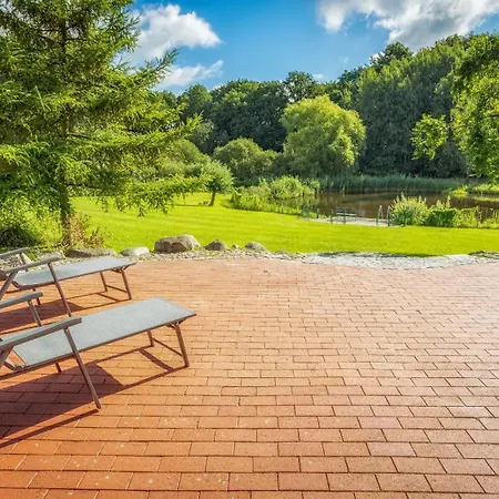 Nyaraló J1 Idyllisches Mit Seeblick Jülchendorf