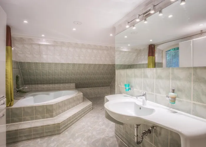 J1 Idyllisches Mit Seeblick Ferienhaus *